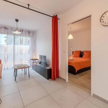 Holiday home Echappee Brionnaise T2, Clim, Terrasse, Parking