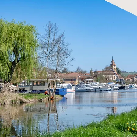 Дом отдыха Echappee Brionnaise T2, Clim, Terrasse, Parking Saint-Nizier-sous-Charlieu